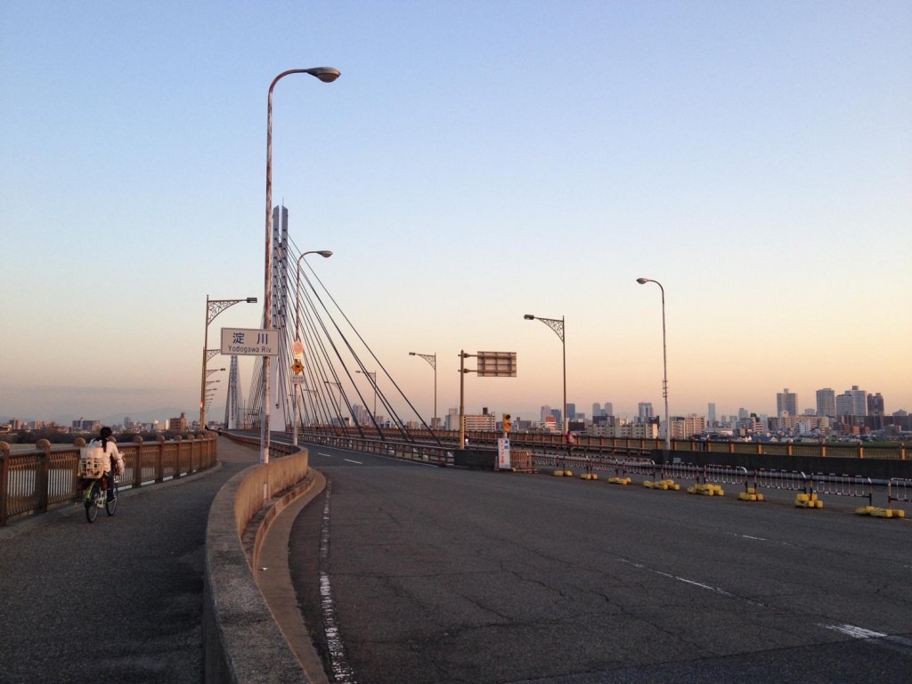 本日から8％に増税になりましたが、東淀川と旭区を結ぶ菅原城北大橋（通称100円橋）は100円のままでした