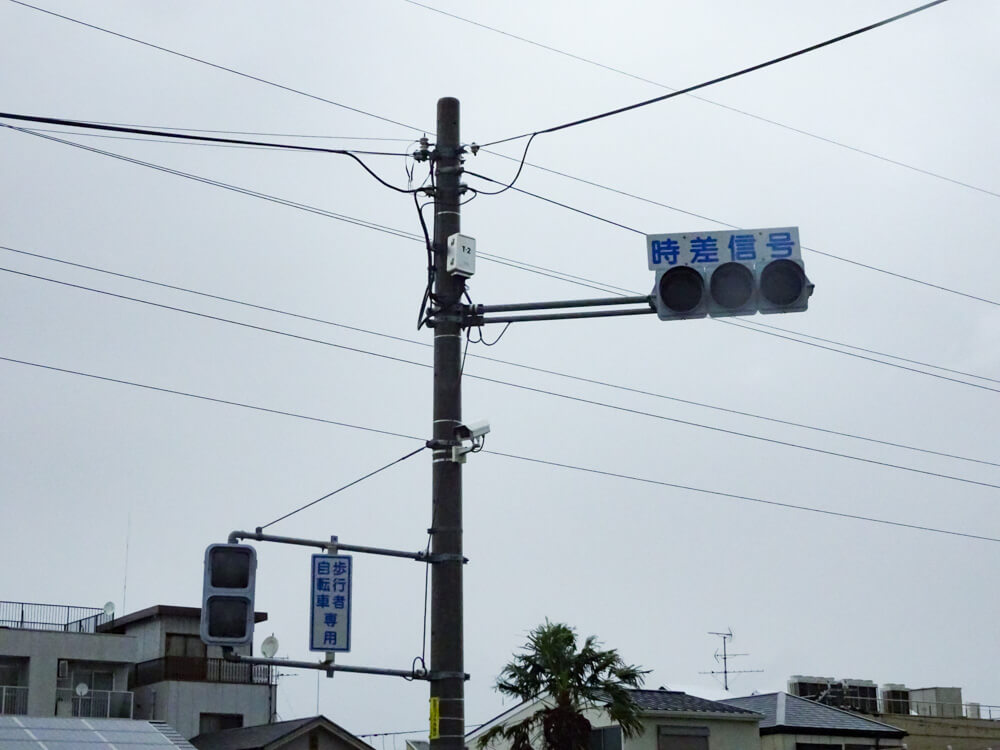 電柱が倒れ 各地で停電発生 高架工事の足場も崩壊 東淀川区の台風21号の暴風により各地で被害が発生しています 号外net 東淀川区
