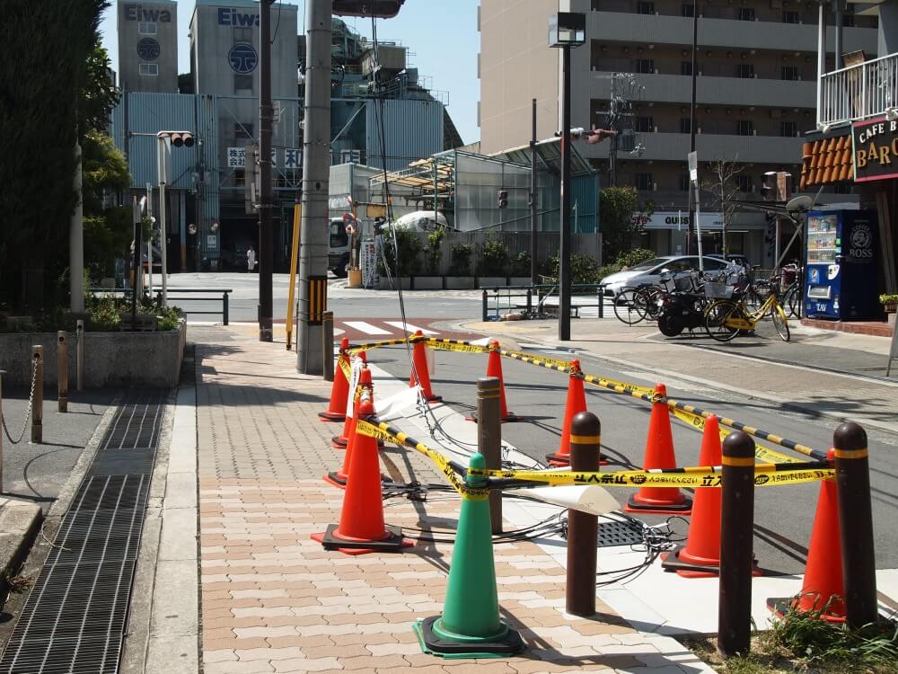 東淀川区役所前の電線