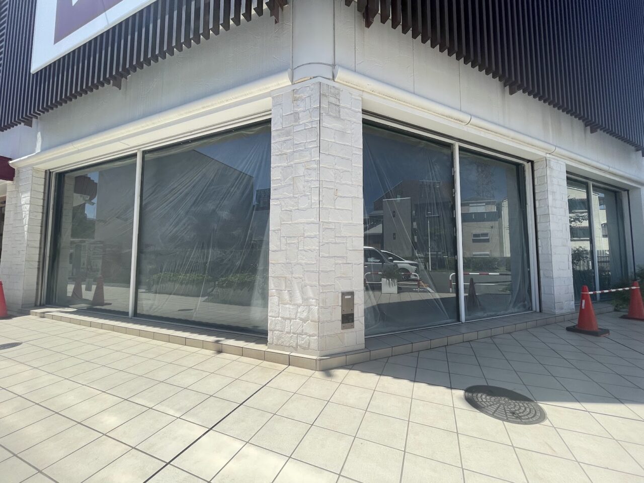 かみしんプラザのマクドナルド開店予定地の外観