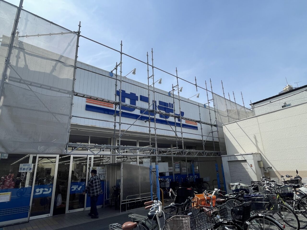 サンディ北江口店の入り口外観