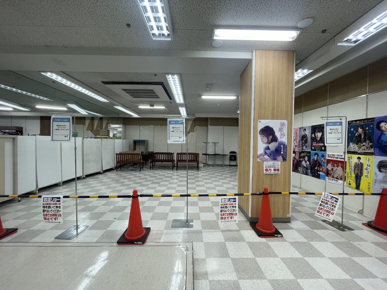 塩乃華織氏の会場