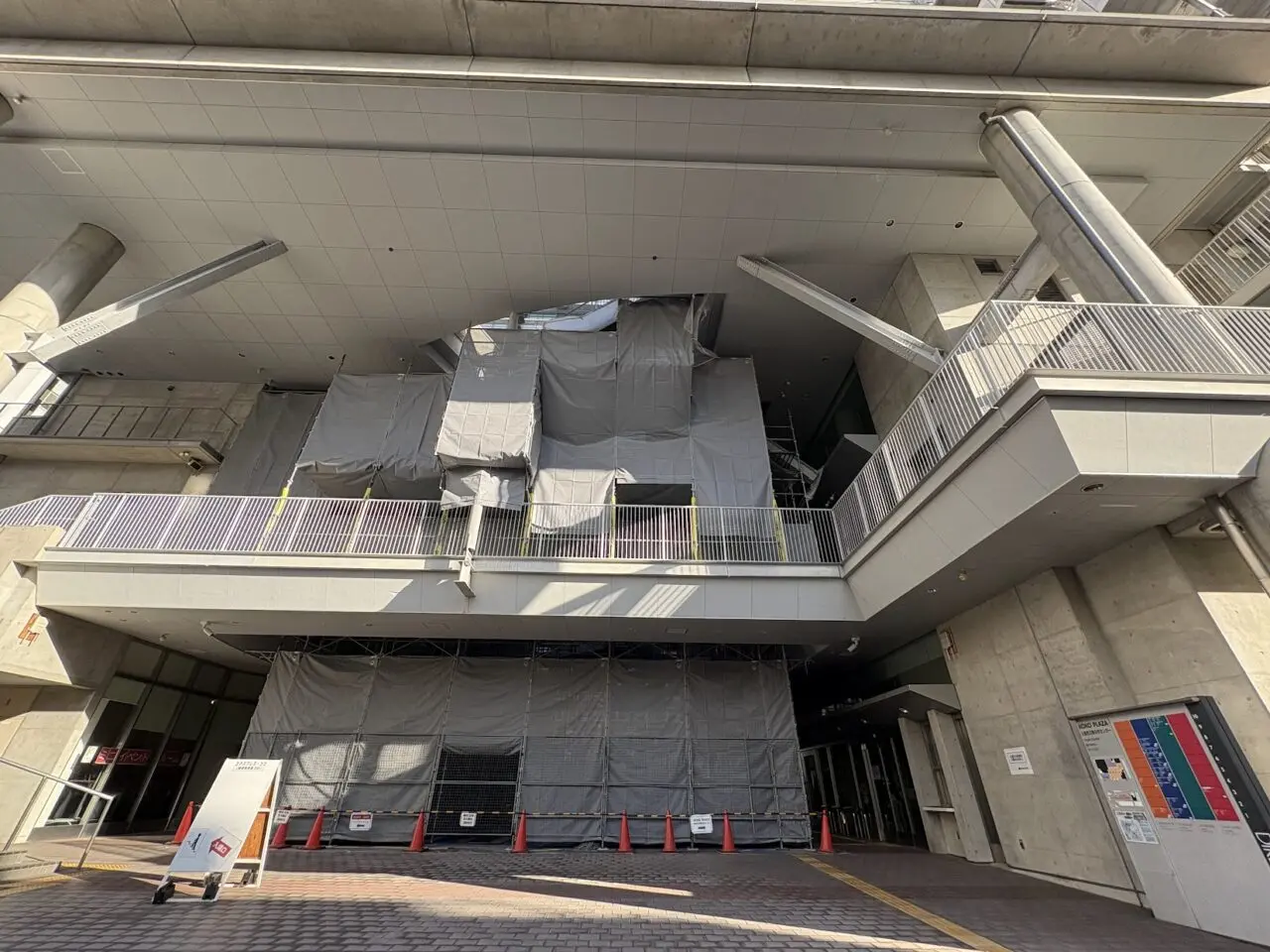 ココプラザ新大阪の工事中の外観