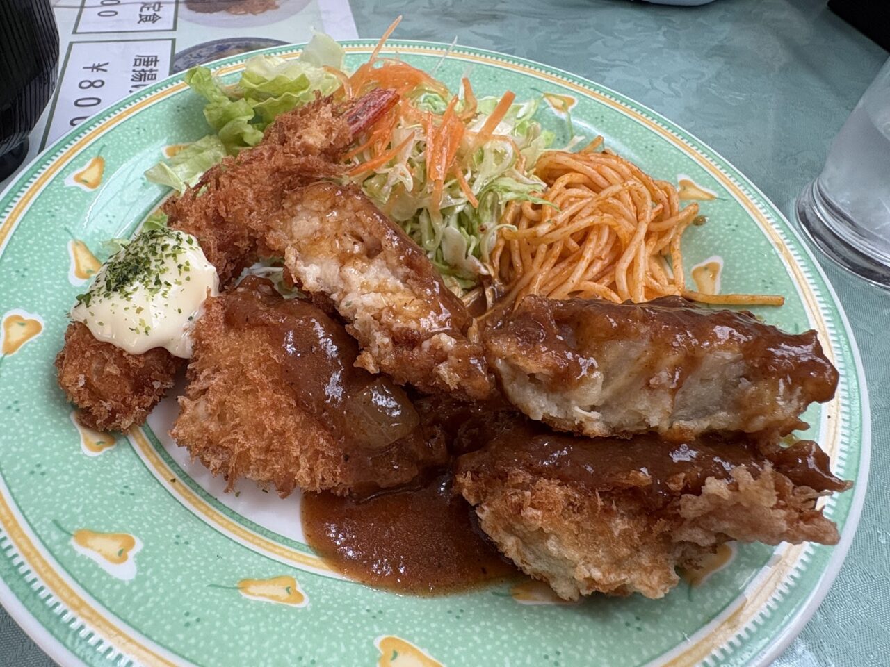 コックのコロッケ定食のコロッケの断面