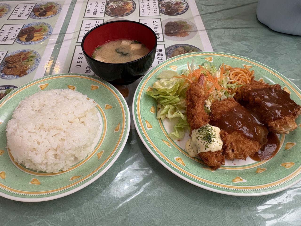 コックのコロッケ定食