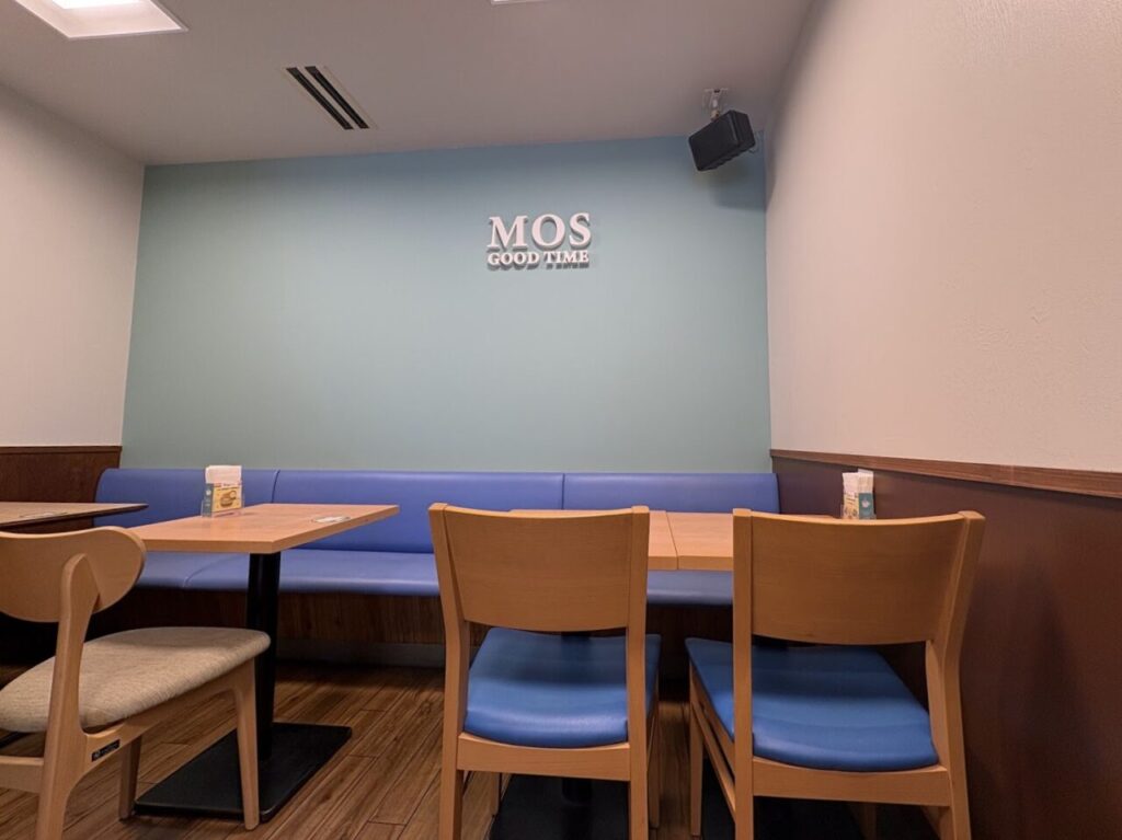 モスバーガー豊里店の内観