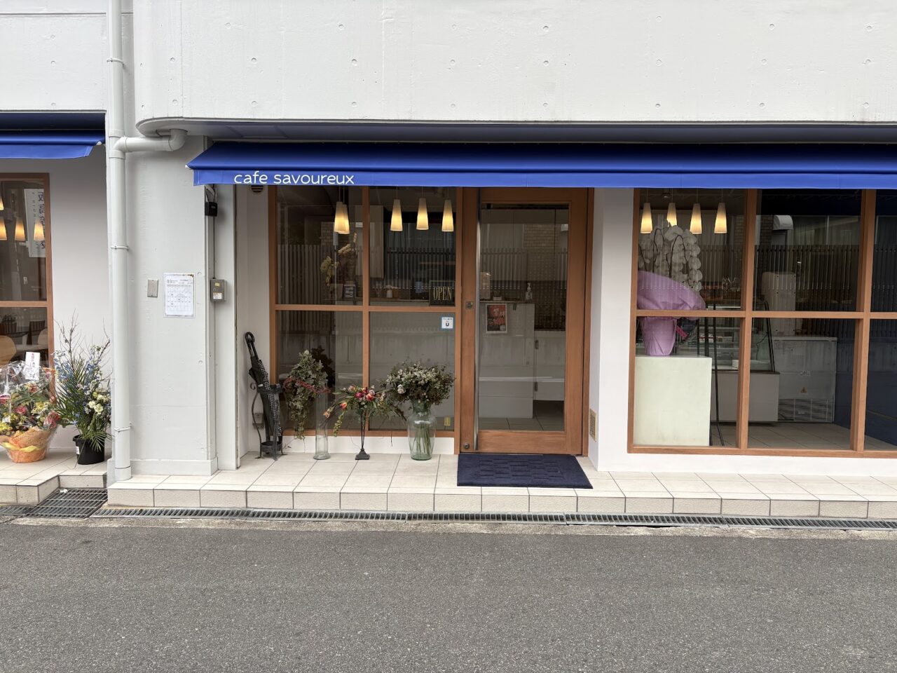 cafe savoureuxの外観