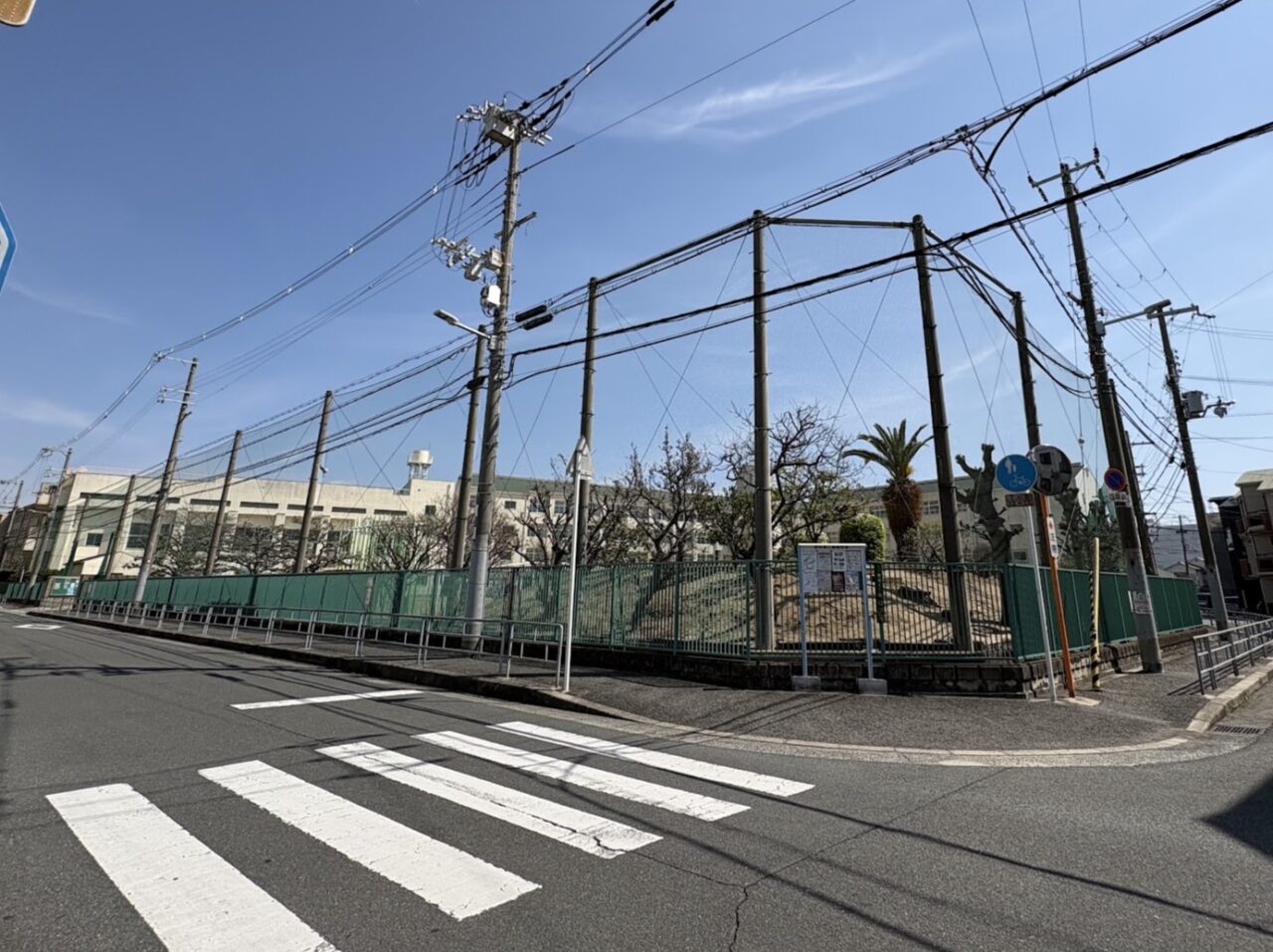 豊里南小学校の外観