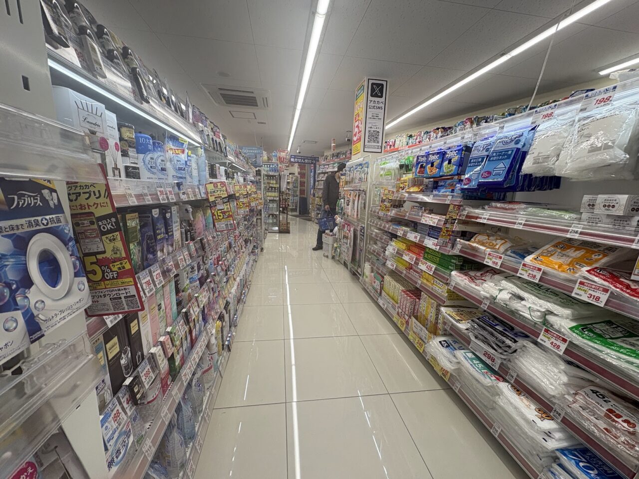 アカカベ淡路店の店内（日用品）