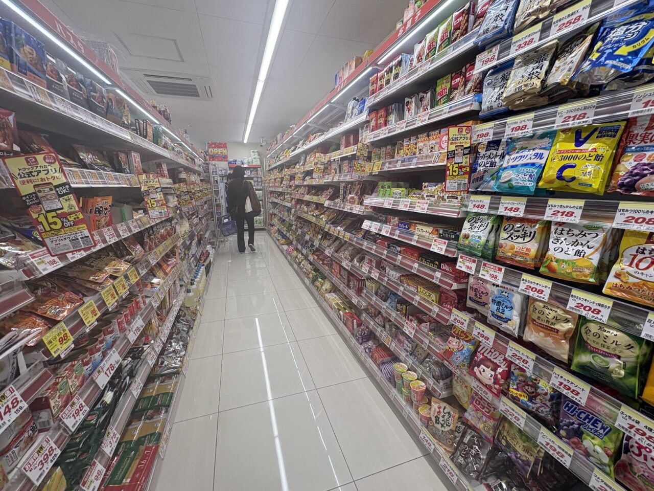 アカカベ淡路店の店内