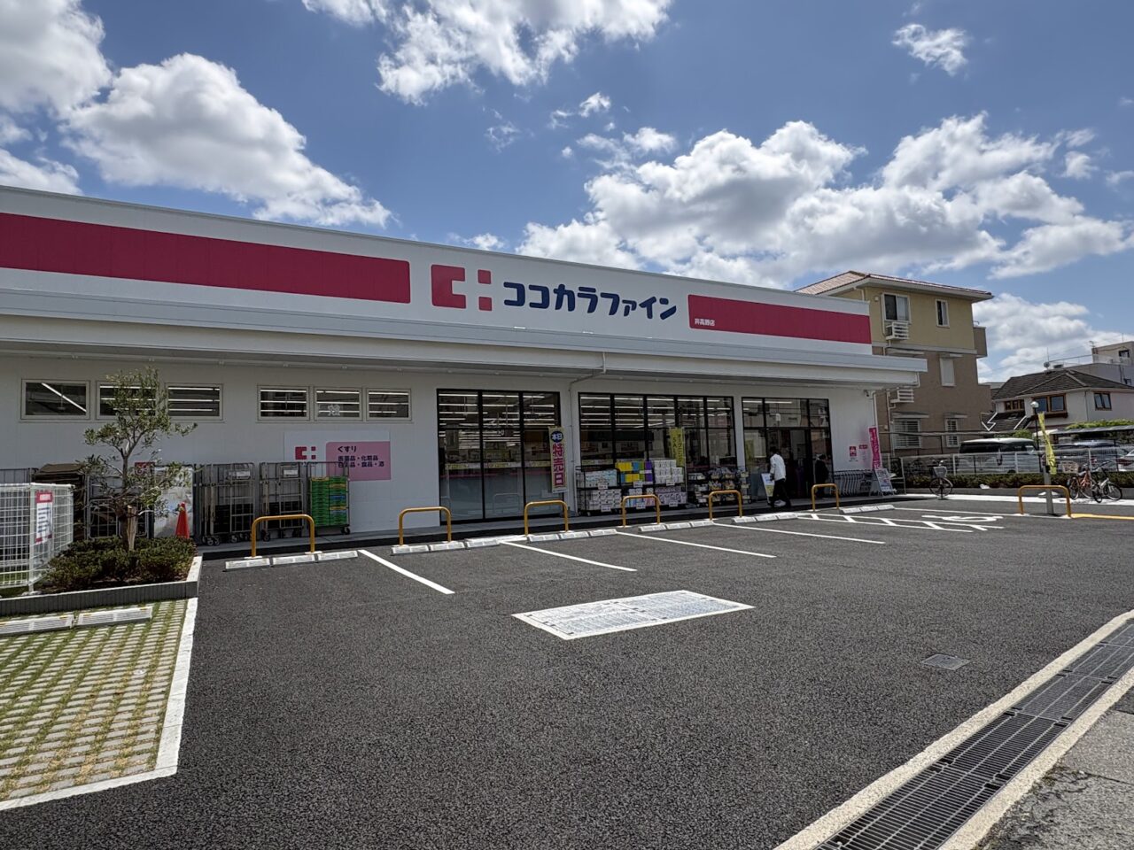 ココカラファイン井高野店の外観