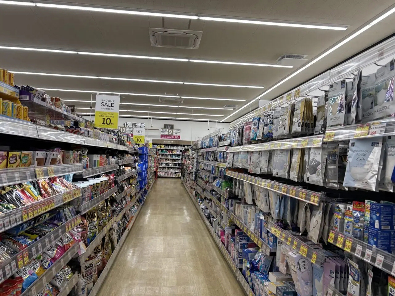 ココカラファイン井高野店の内観