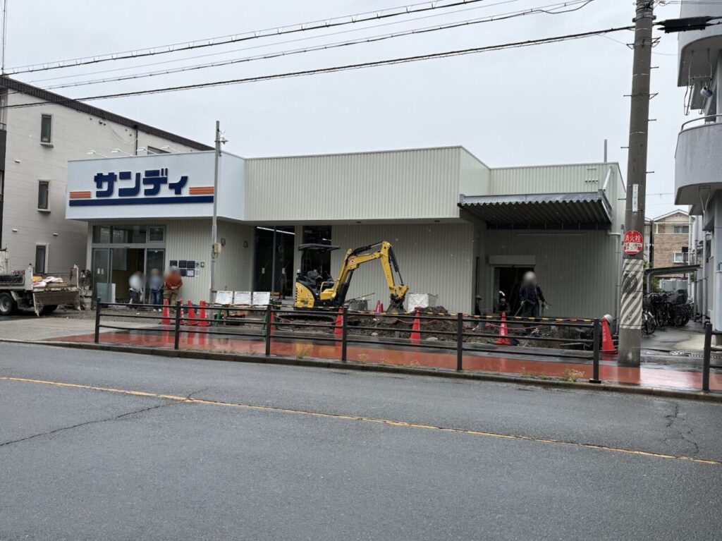 サンディ東淀川豊新店の建設中外観（表側）