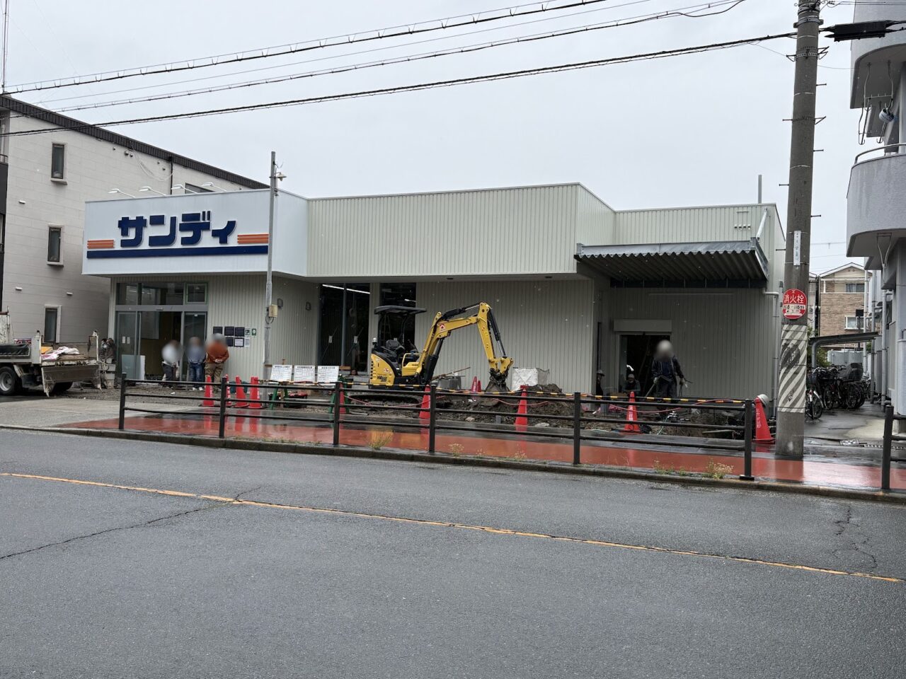 サンディ東淀川豊新店の建設中外観（表側）