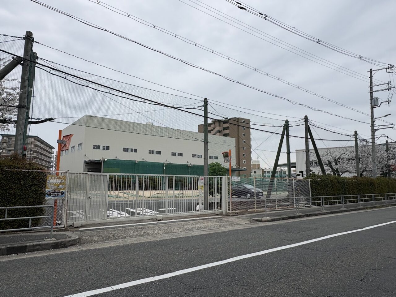 資生堂大阪工場の駐車場