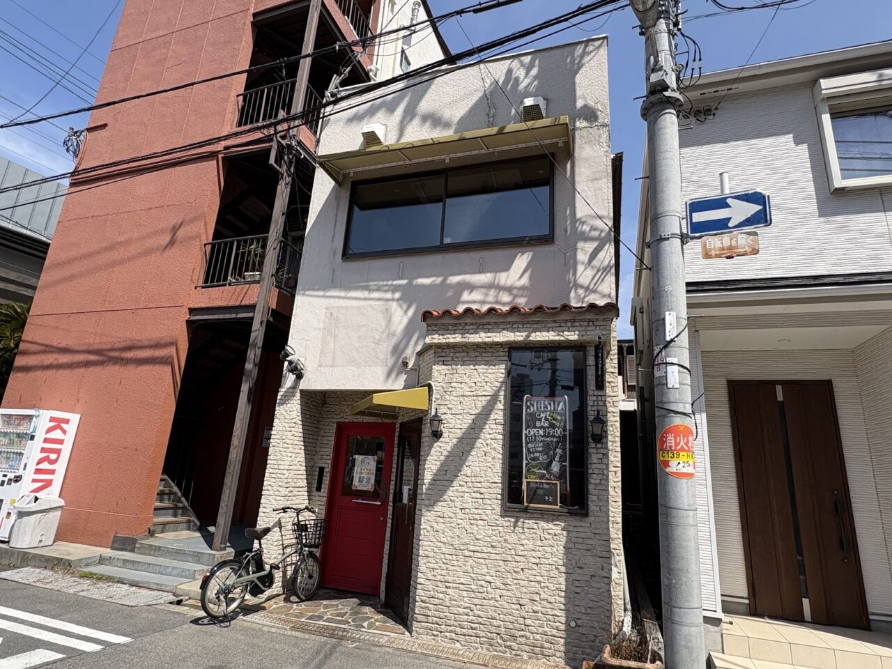 SHISHA BAR 7Sと日々良が入る建物の外観