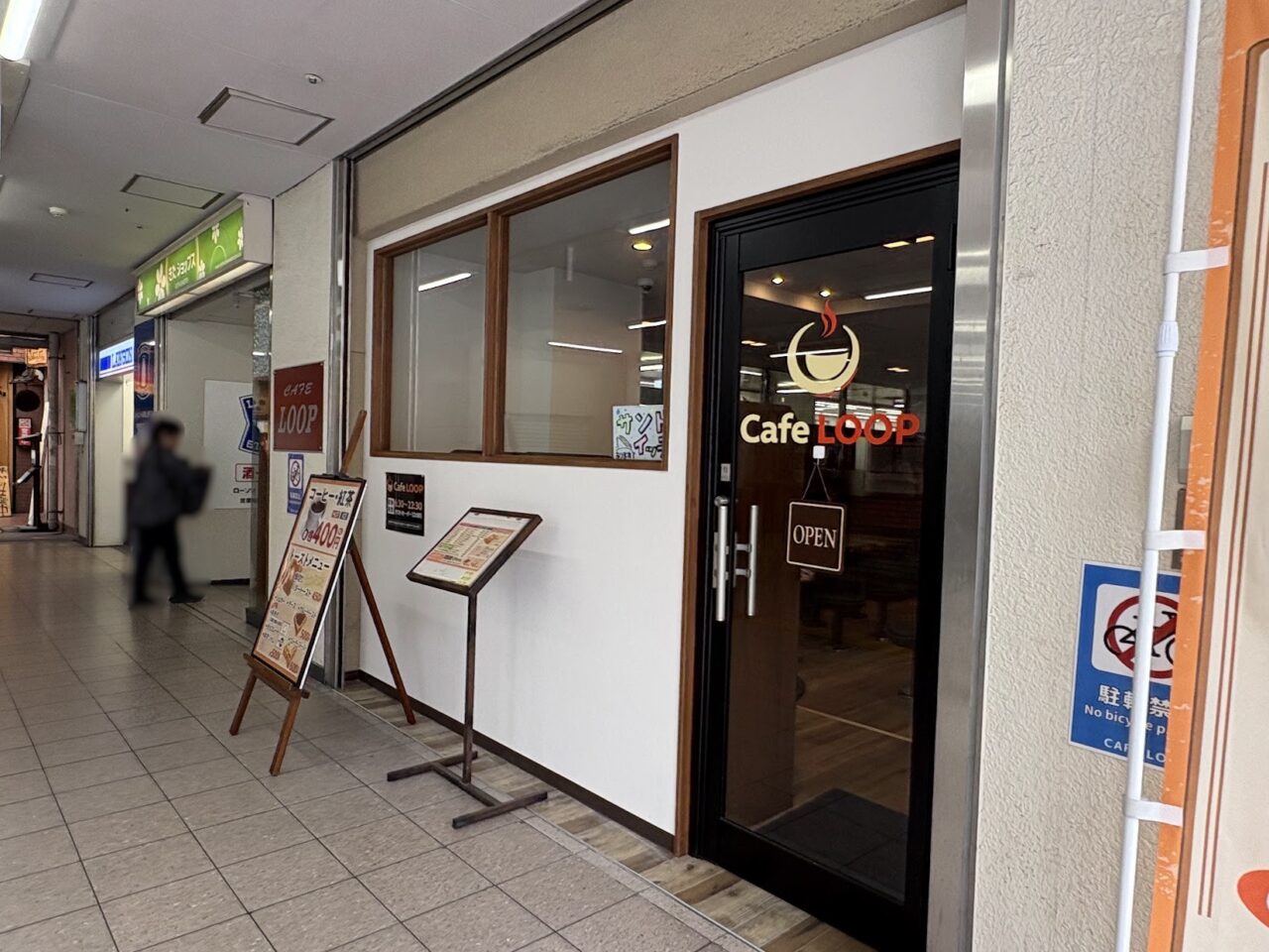 CAFE LOOPの入口