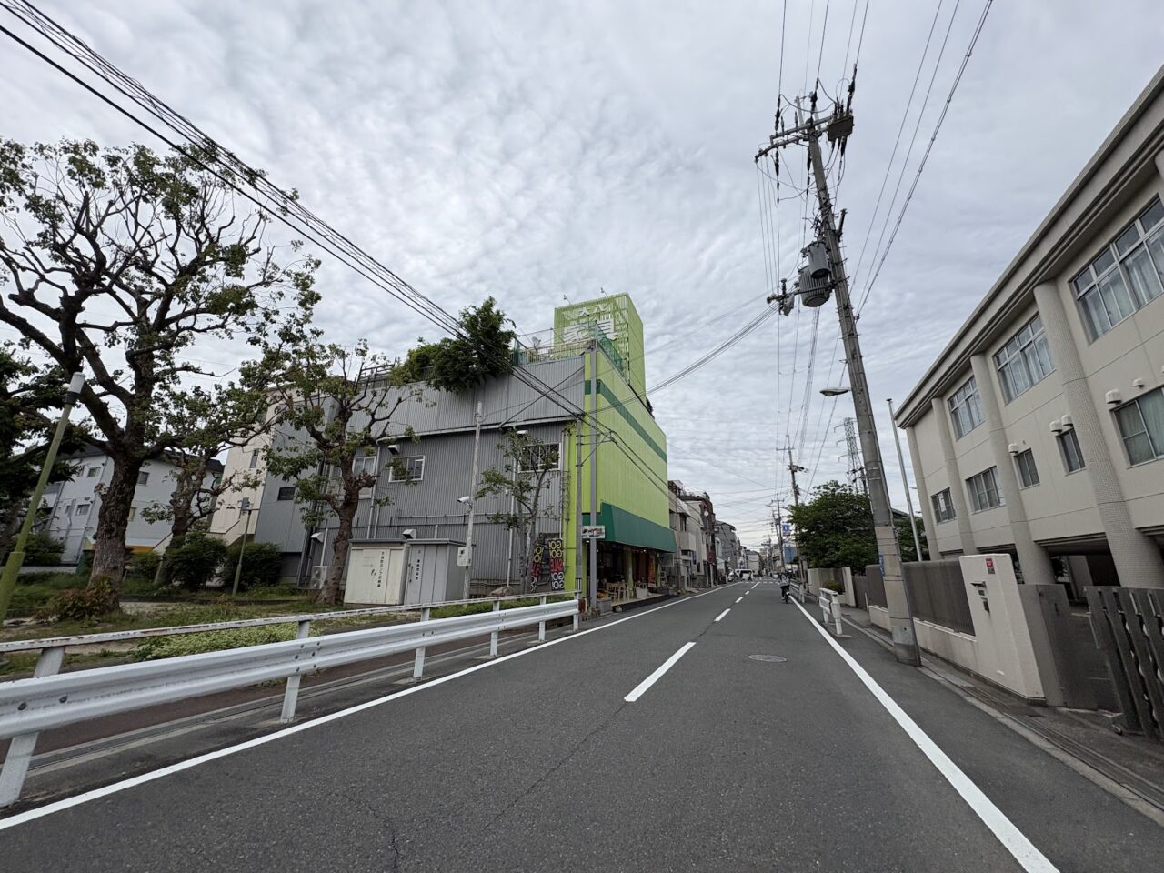 家具大八の外観