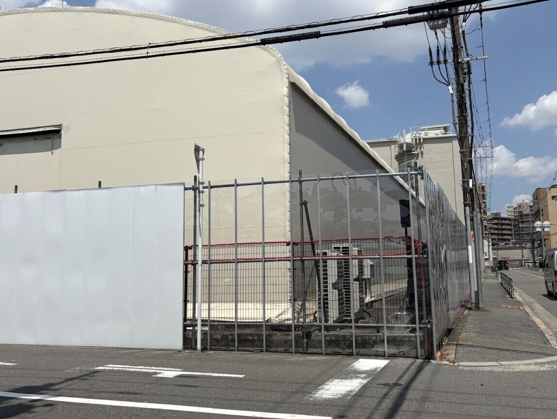 資生堂大阪工場跡の工事壁２
