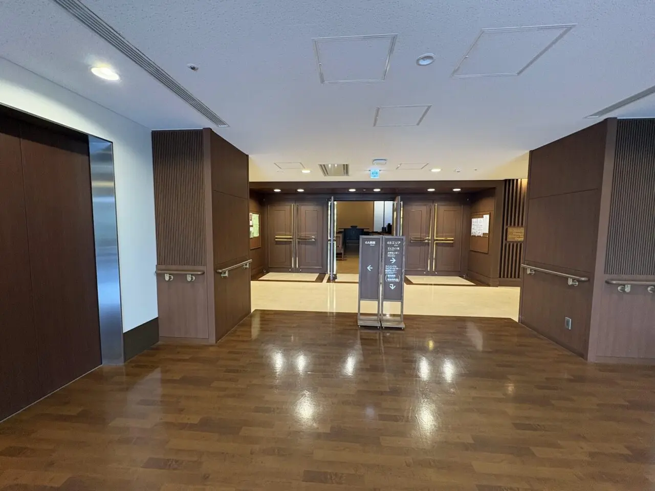 4階エレベーターホール