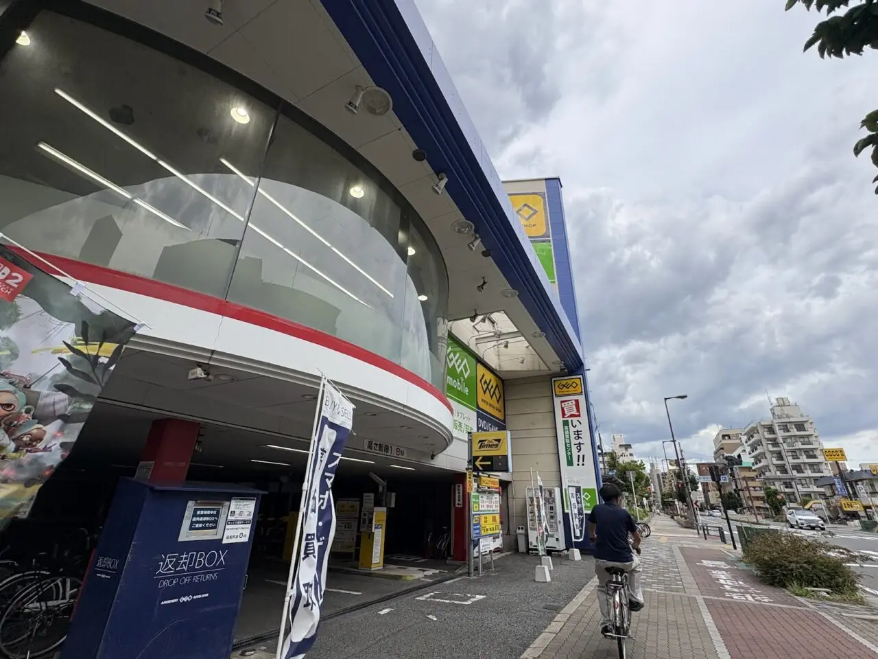 ゲオのサマーセール（外観）
