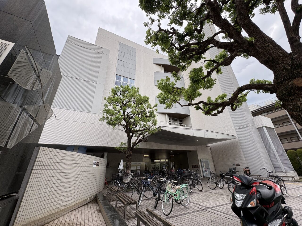 東淀川区民会館の外観（2026年8月末）