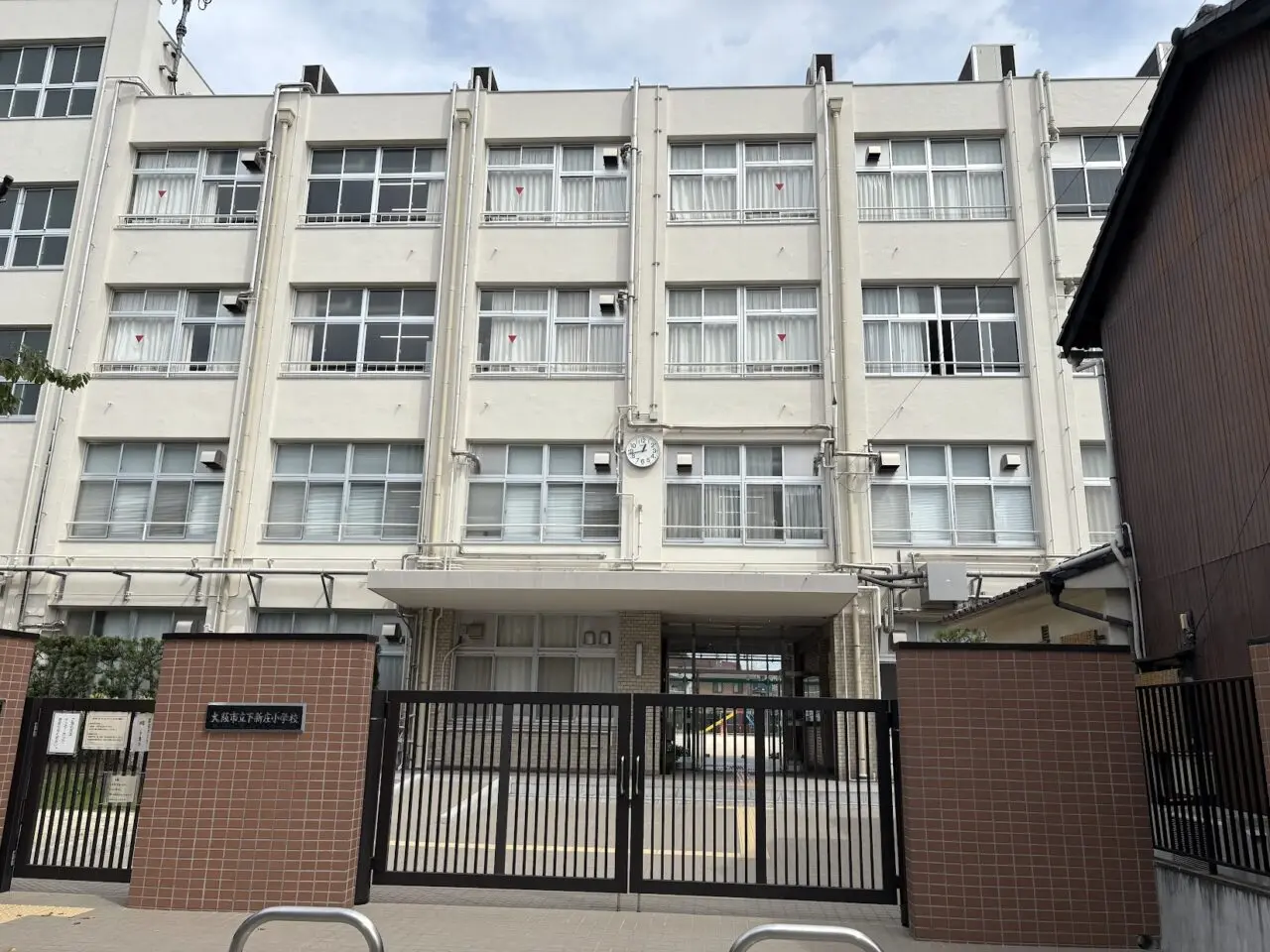 下新庄小学校の外観