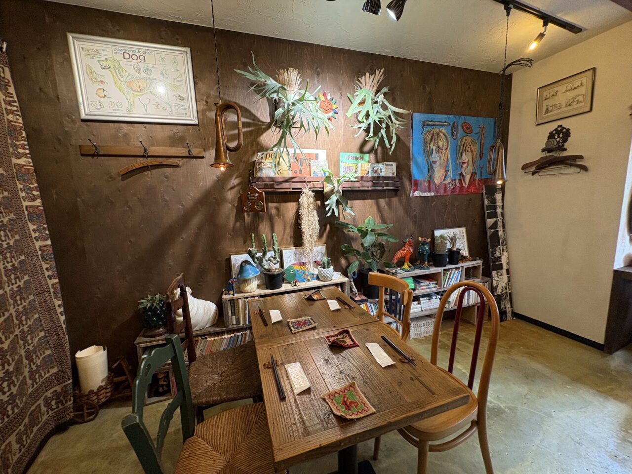 喫茶サボテンの店内